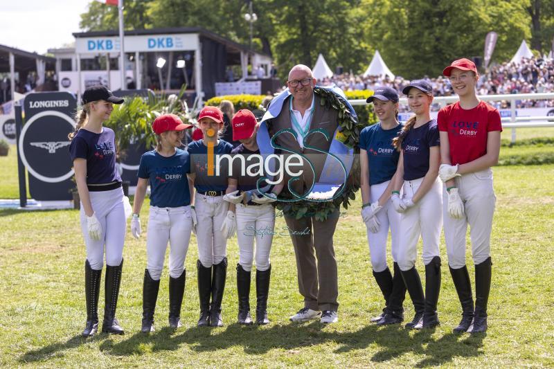 dressage PrizeGiving_Hamburg_20240512_SS350676.jpg